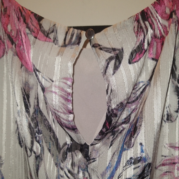 Jennifer Lopez cold shoulder kaftan top - Picture 3 of 8